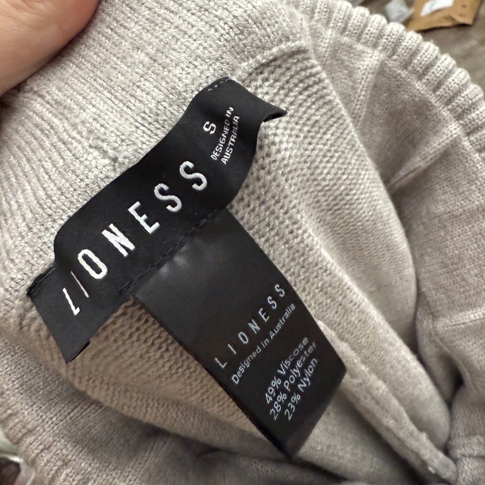 LIONESS Muse Knit Pant Cloud Light Grey Gray Flare Bell Bottom - Picture 4 of 4